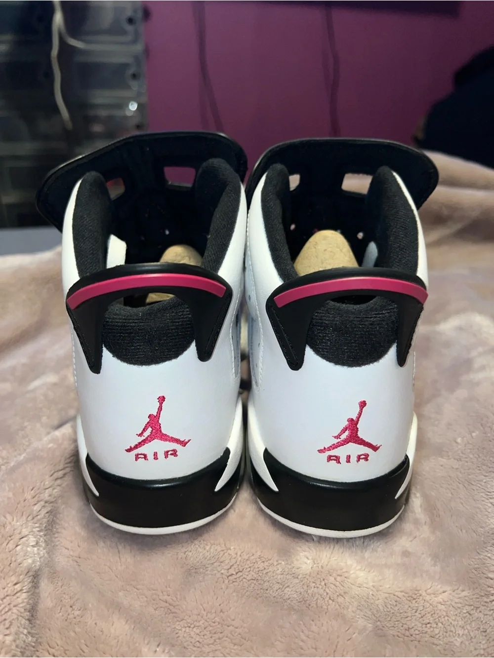 Air Jordan Retro 6 GS High Top Sneaker White/Purple/Black 6.5Y 543390-127